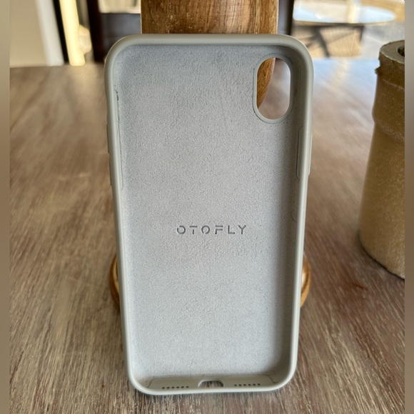 🌿 Otofly IPhone XR Silicon Cover - Picture 5 of 9